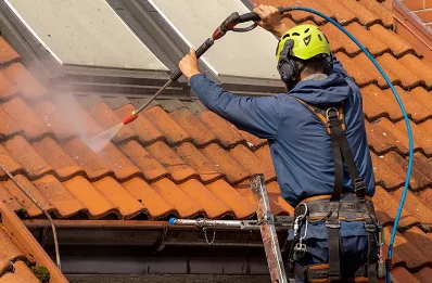 Démoussage et hydrofuge de toiture à Vèze